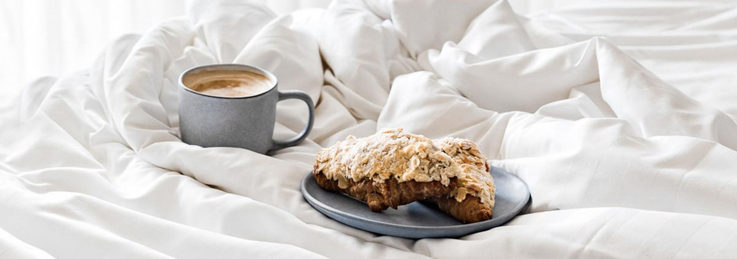 Where to go for coffee, breakfast and brunch in Byron Bay. Our favourite cafes.